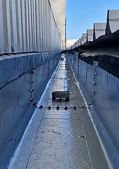 Roof drainage channel lined with waterproofing membrane
